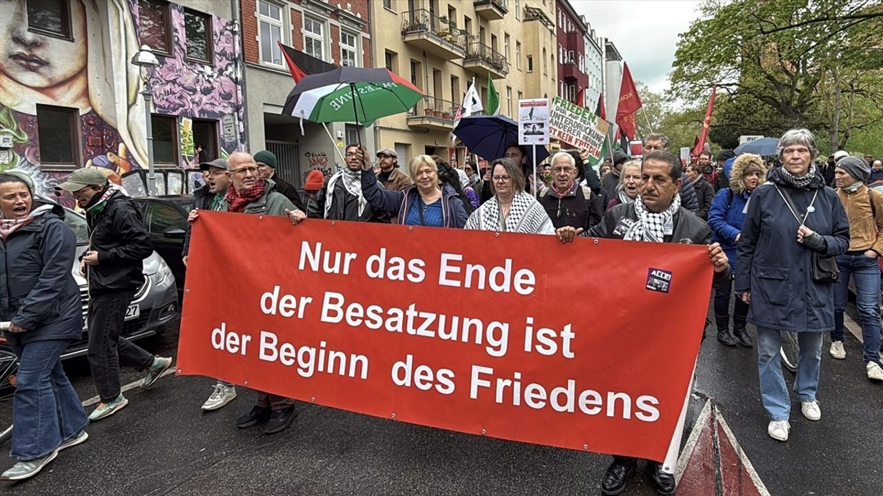 Almanya'da Paskalya Yürüyüşleriyle Barış Çağrıları Yapıldı