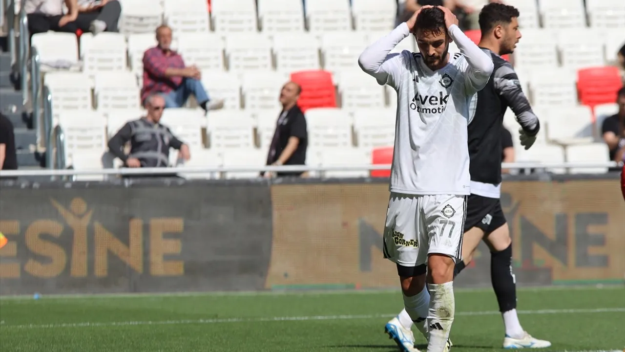 Altay, 2. Lig'den 3. Lig'e Düşerek Tarihinin En Kötü Günlerinden Birini Yaşadı
