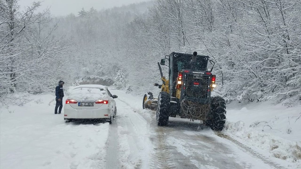 Amasya'da Kar Yağışı 39 Köy Yolunu Ulaşıma Kapattı