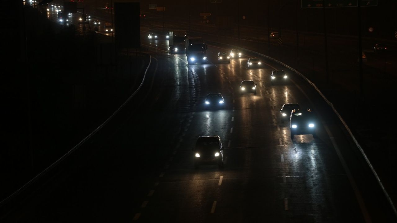Anadolu Otoyolu Bolu Kesiminde Tatil Dönüşü Yoğunluğu Sürüyor