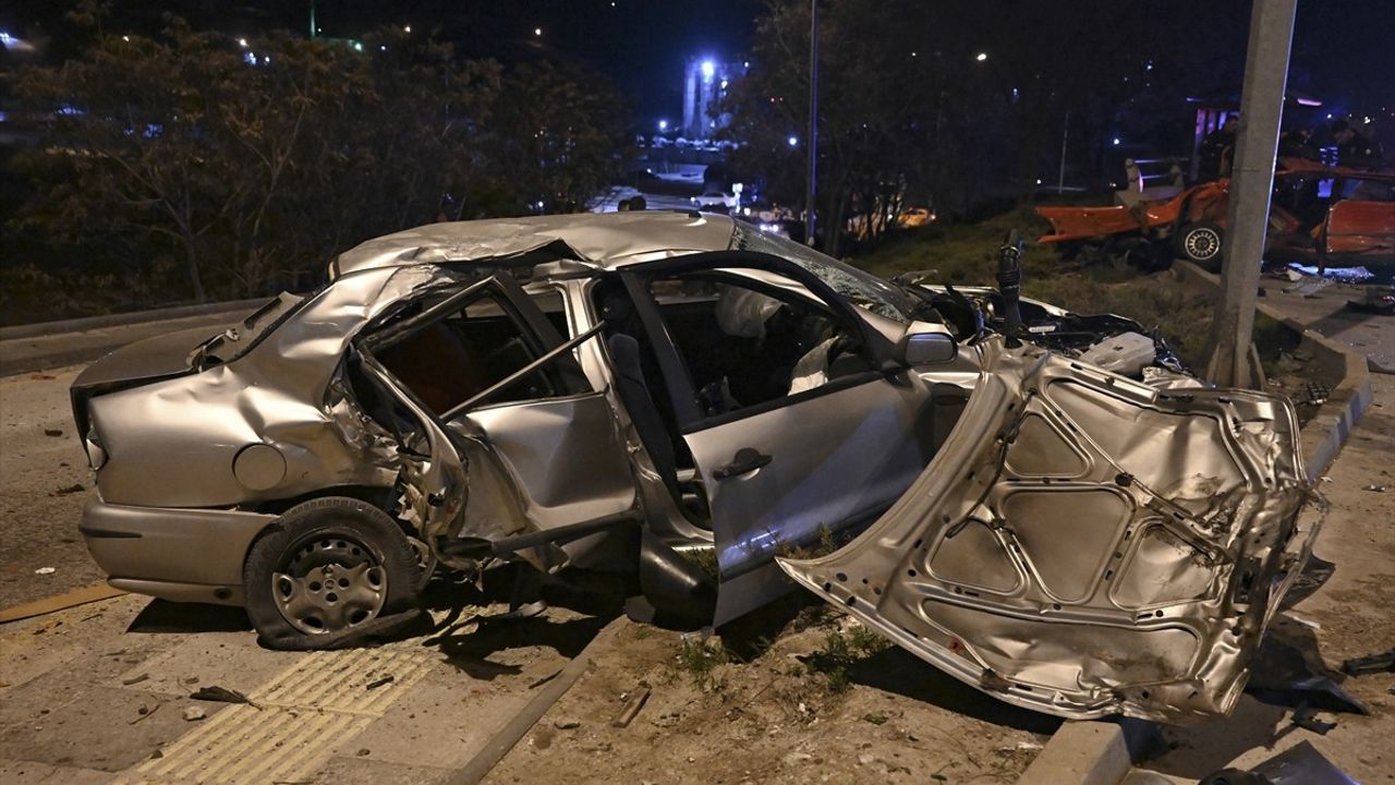 Ankara'nın Mamak İlçesinde Trafik Kazası: 6 Yaralı