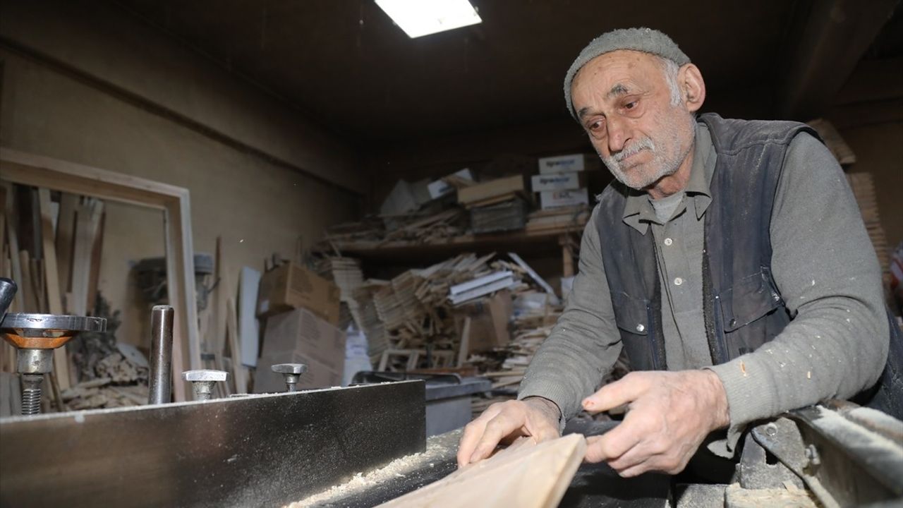 Ankara'nın Marangoz Ustası Ali Türk, Babasından Öğrendiği Mesleği 55 Yıldır Sürdürüyor
