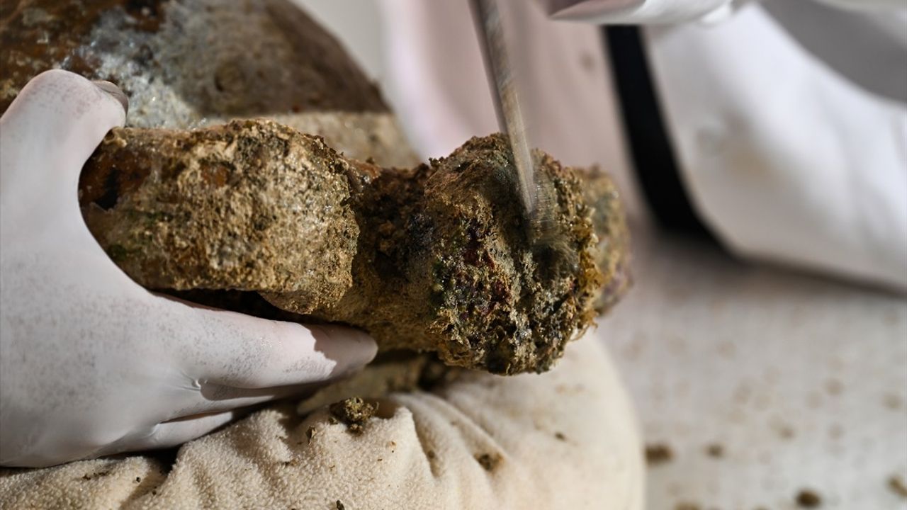 Antalya Açıklarında 1100 Yıllık Amfora Bulundu