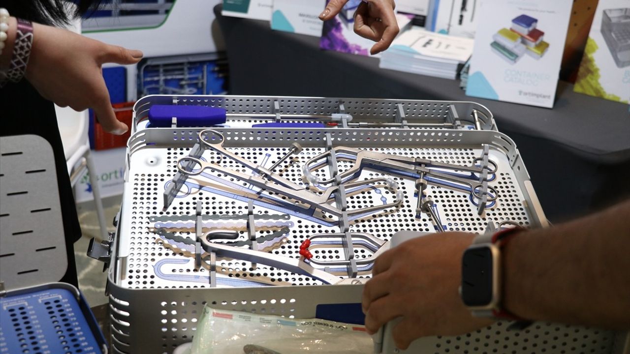 Antalya'da 2. Ulusal Ortopedi ve Omurga Cerrahisi Tedarikçileri Kongresi Başladı