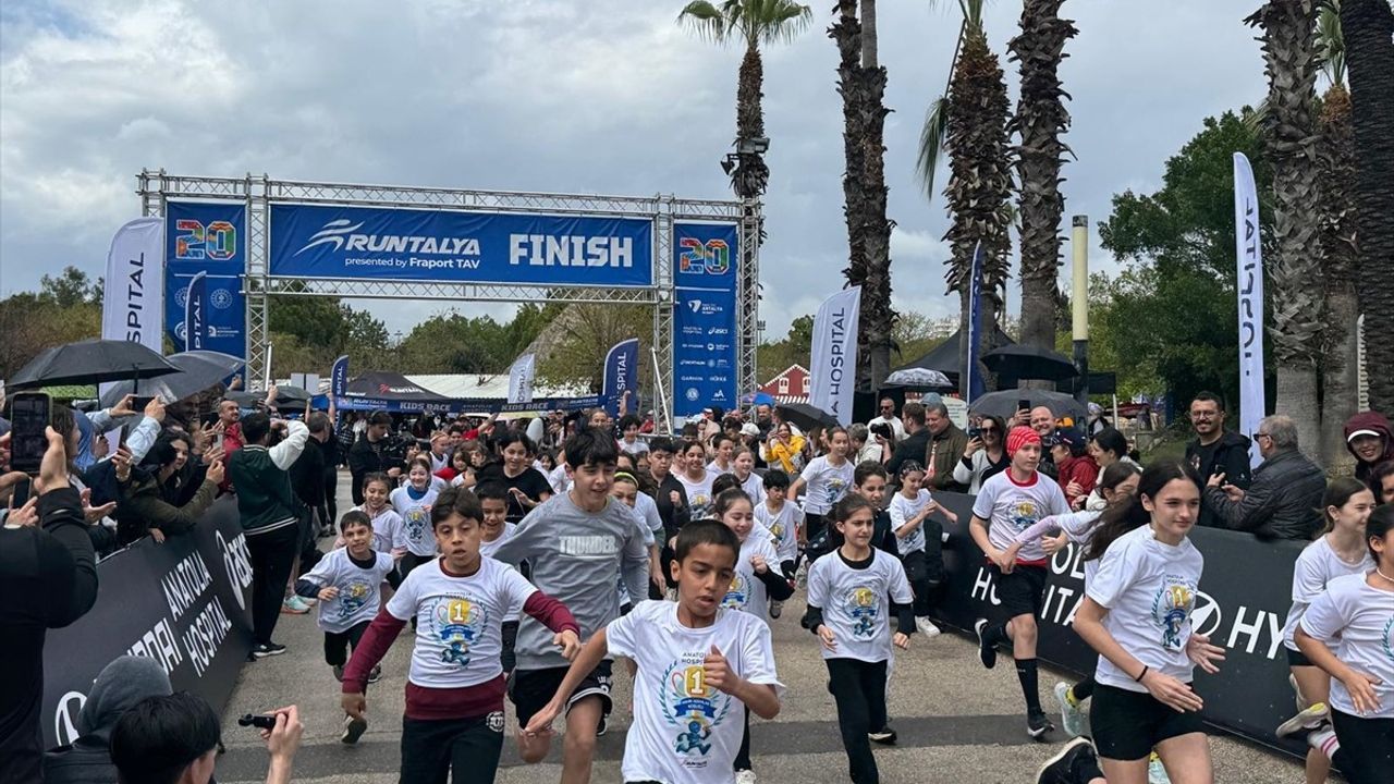 Antalya'da 20. Uluslararası Runtalya Maratonu Başladı