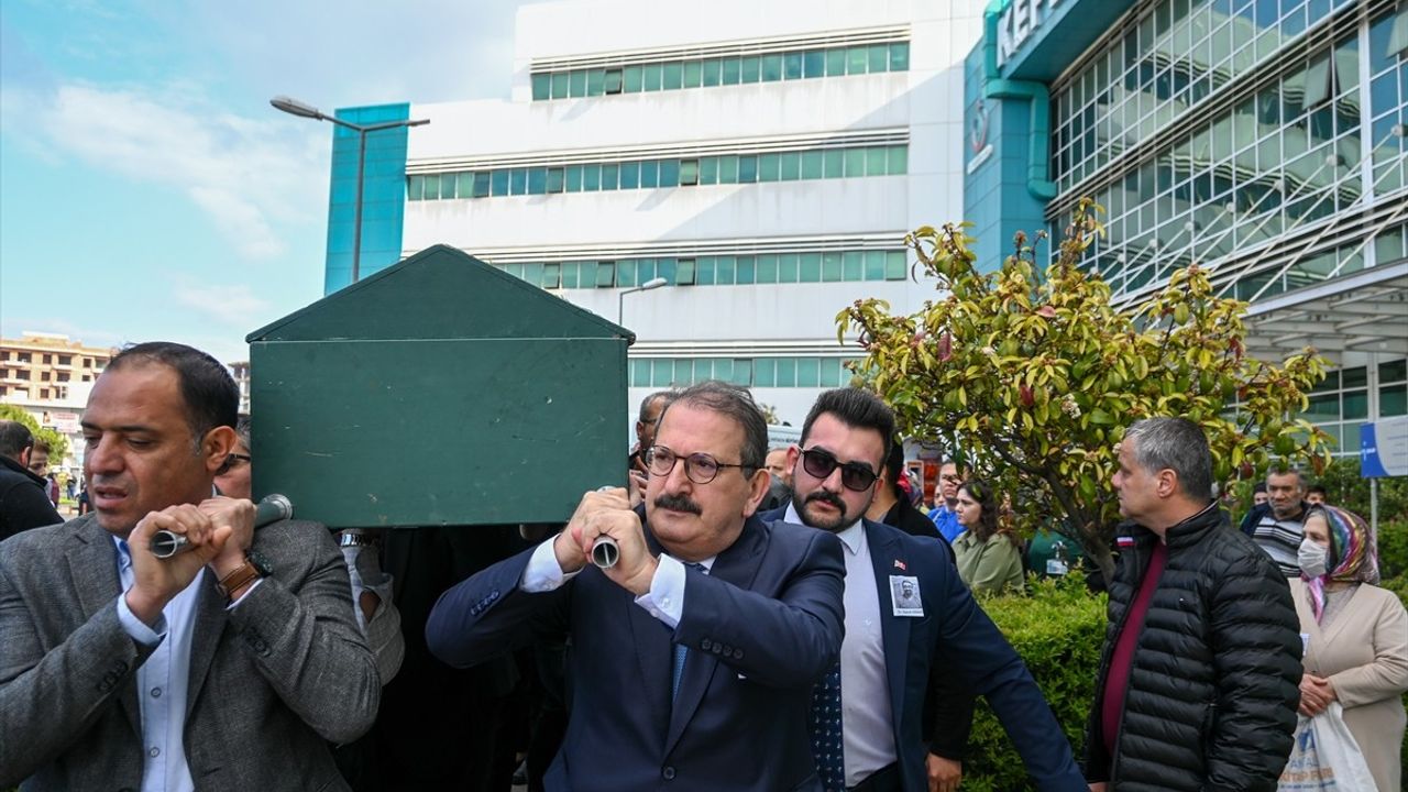 Antalya'da Balkondan Düşerek Hayatını Kaybeden Doktor İçin Tören Düzenlendi