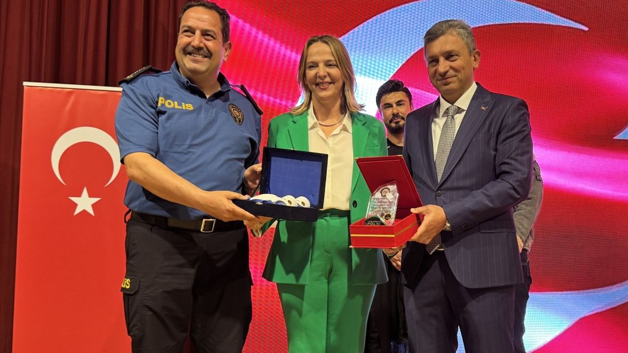 Antalya'da 'En İyi Narkotik Polisi; Anne' Paneli Düzenlendi