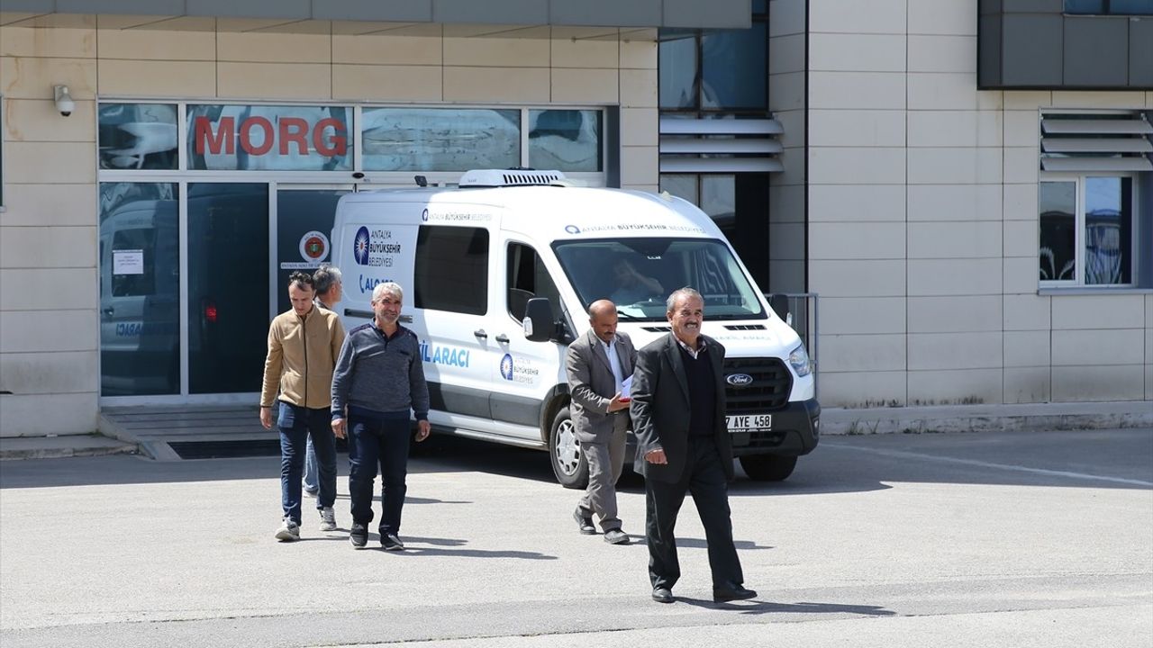 Antalya'da Karbonmonoksit Zehirlenmesi: 3 Kişinin Cenazesi Teslim Edildi