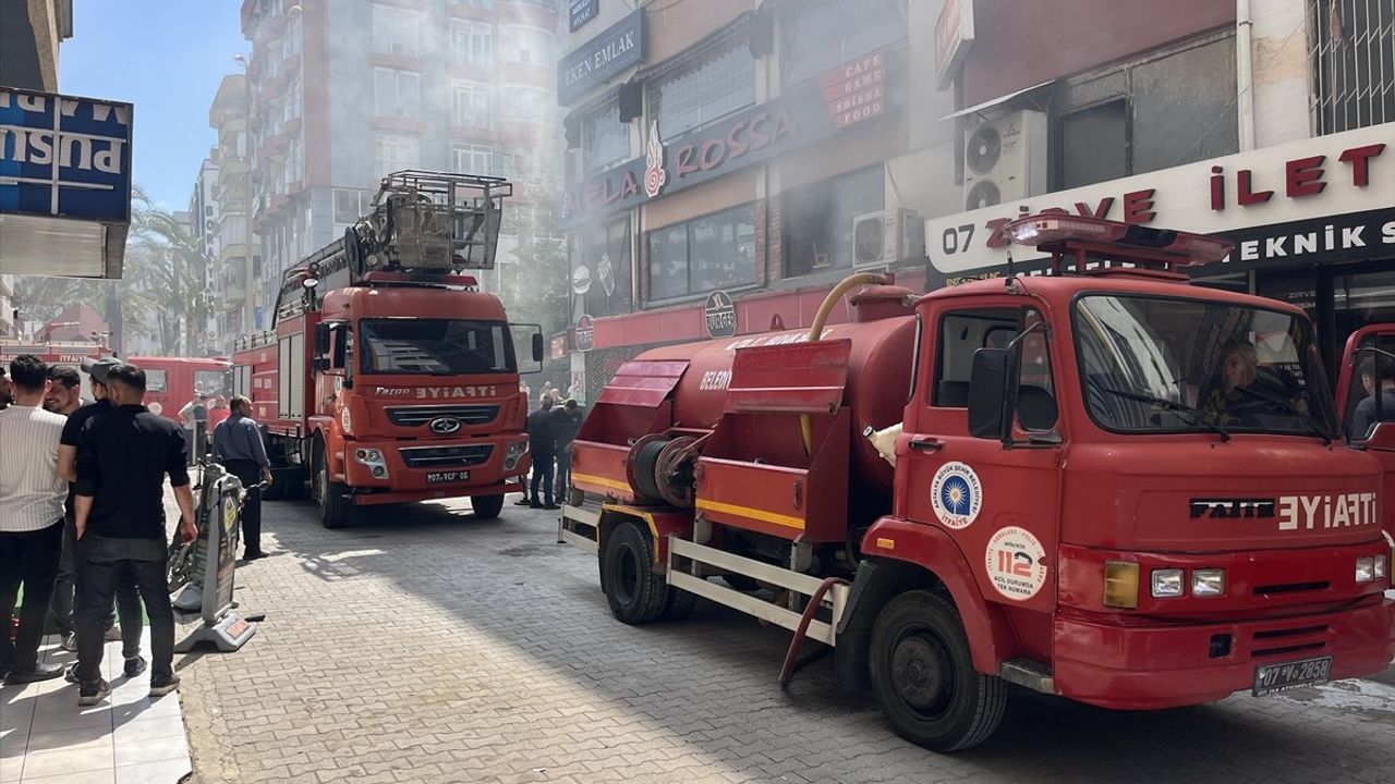 Antalya'da restoran yangını: Kumluca'daki iş hanında hasar meydana geldi