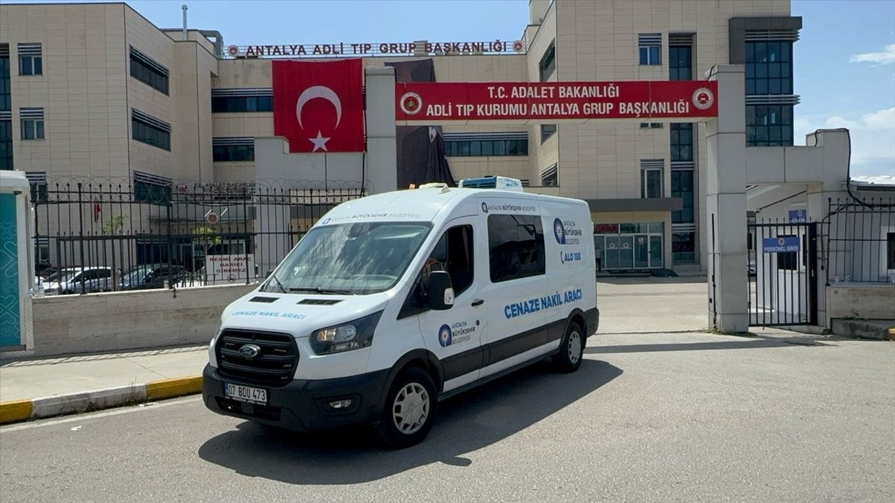 Antalya'da Silahlı Olay: Kız Arkadaşını Öldüren Şahıs İntihar Etti