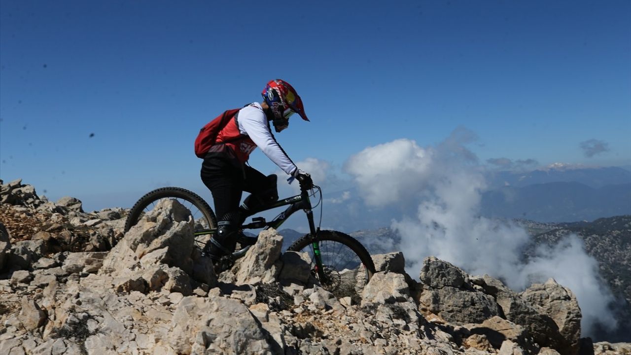 Antalya'da Sky To Sea Dağ Bisikleti Yarışı 150 Sporcu ile Başladı