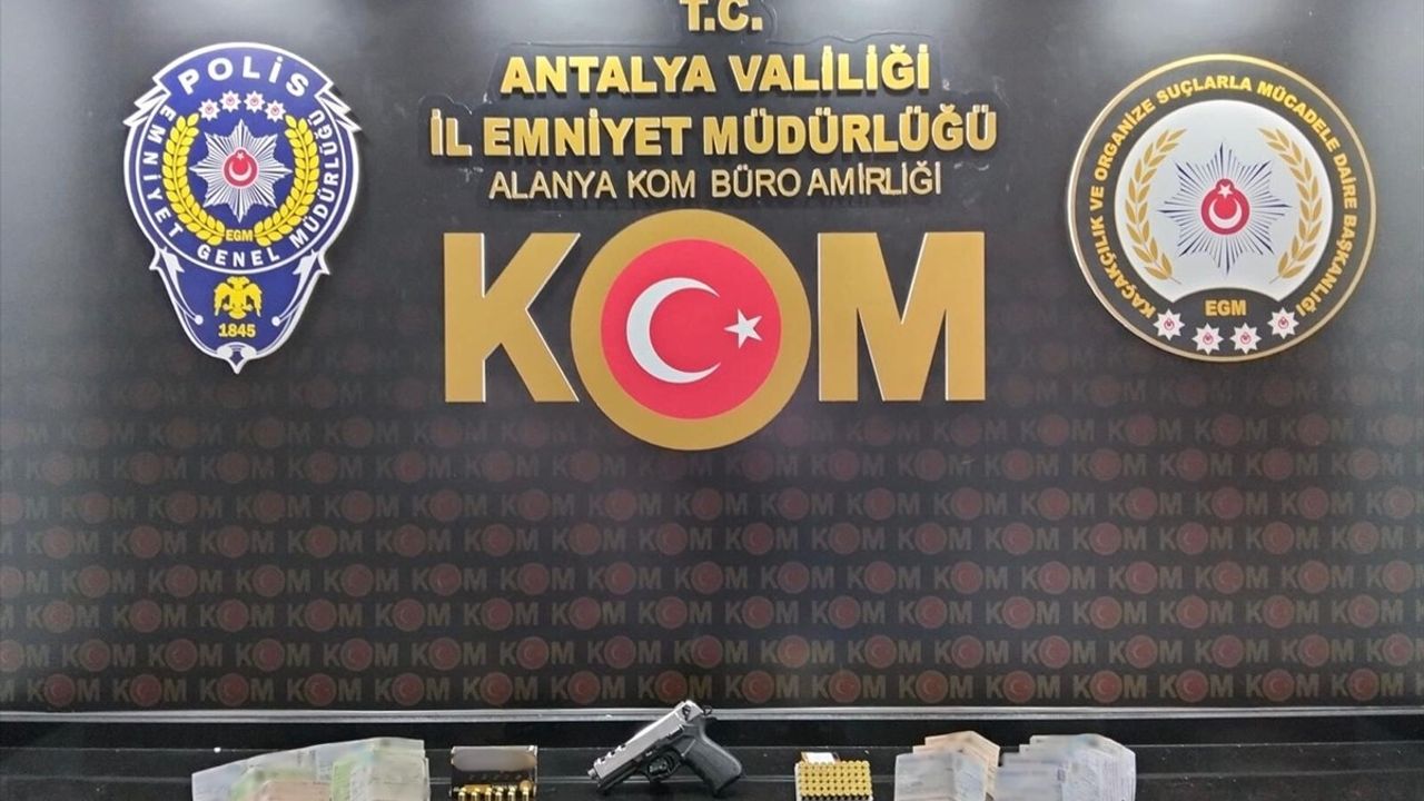 Antalya'da Suç Örgütlerine Yönelik Operasyonda Üç Zanlı Tutuklandı