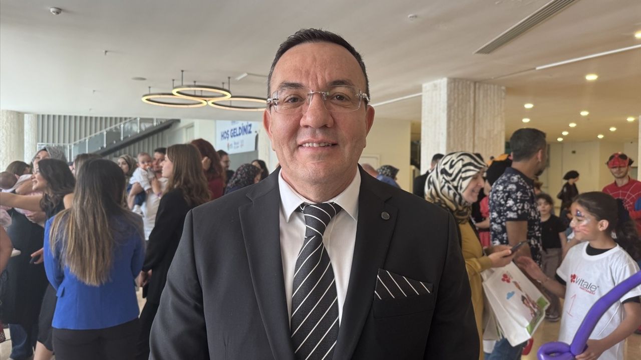 Antalya'da Üçüzler, Sağlıklarını Paylaşmak İçin Bir Araya Geldi