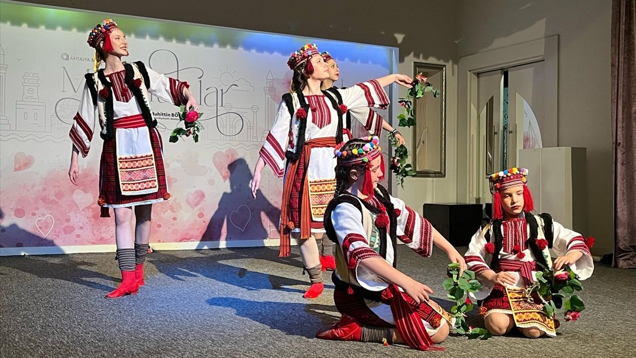 Antalya'da 'Ukrayna Hayalinin Yüzleri' Sergisi Açıldı