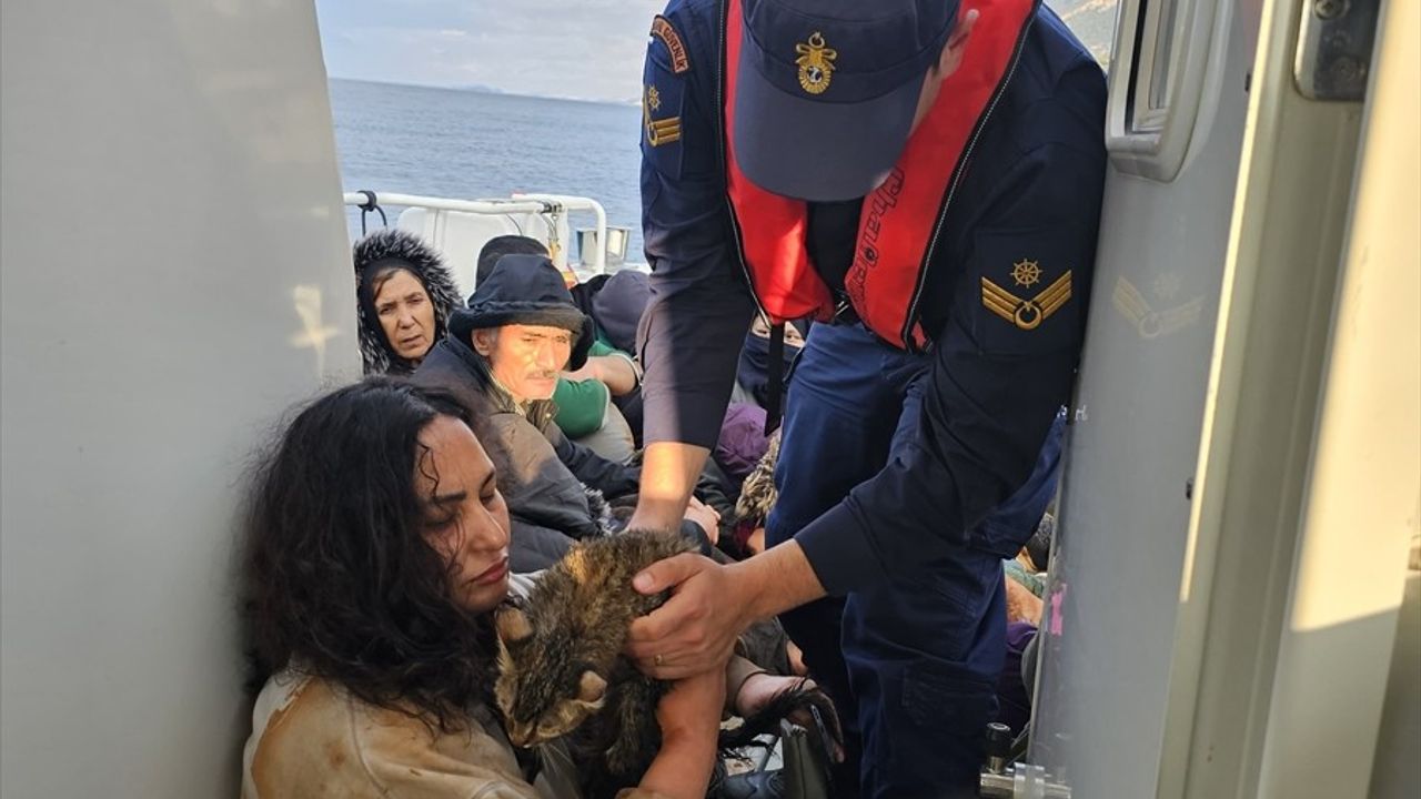 Antalya'nın Kaş ilçesinde 80 düzensiz göçmen kurtarıldı