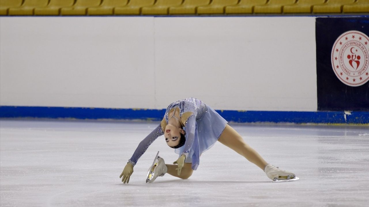 Artistik Buz Pateni Spor Toto Kupası Yarışları Kocaeli'de Başladı