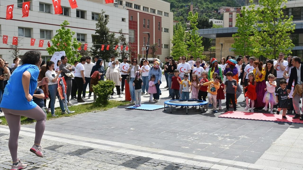 Artvin'de Özel Gereksinimli Öğrencilere Uçurtma Şenliği Düzenlendi