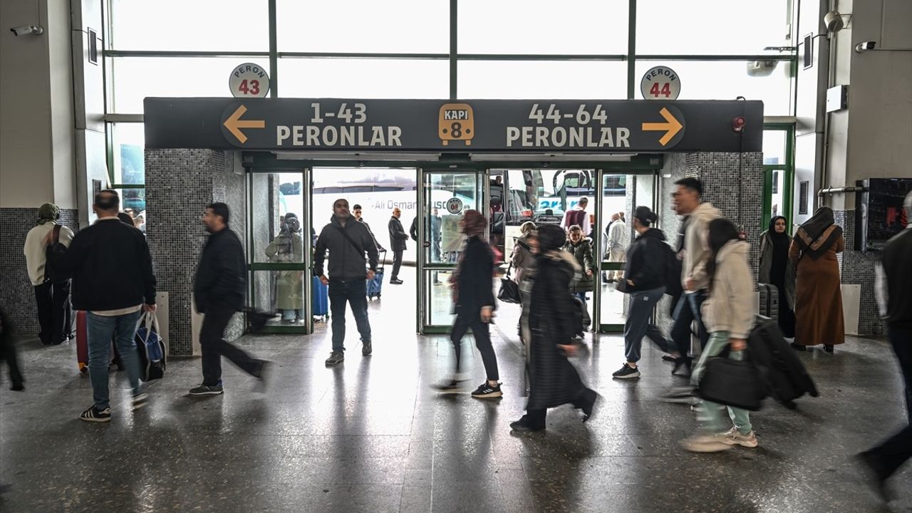 AŞTİ'de Bayram Tatili Dönüşü Yoğunluğu Artıyor