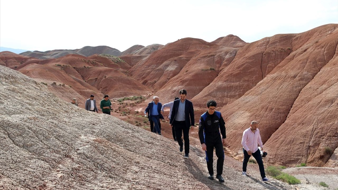 Astronot Tuva Cihangir Atasever Gökkuşağı Tepeleri'ni Ziyaret Etti