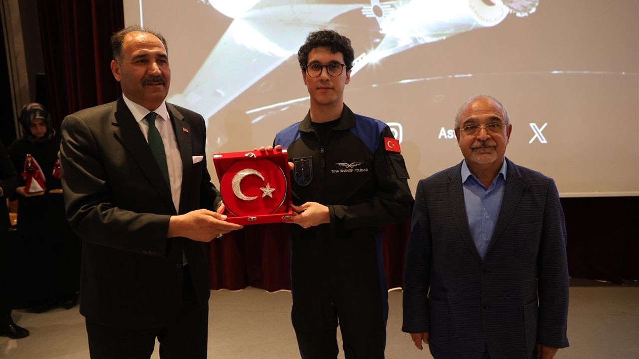 Astronot Tuva Cihangir Atasever, Iğdır'da Öğrencilerle Buluştu