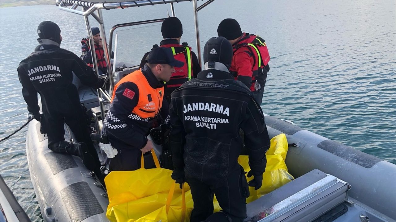 Atatürk Barajı Göleti'nde Kaybolan Hasan Yılmaz'ın Cesedi Bulundu