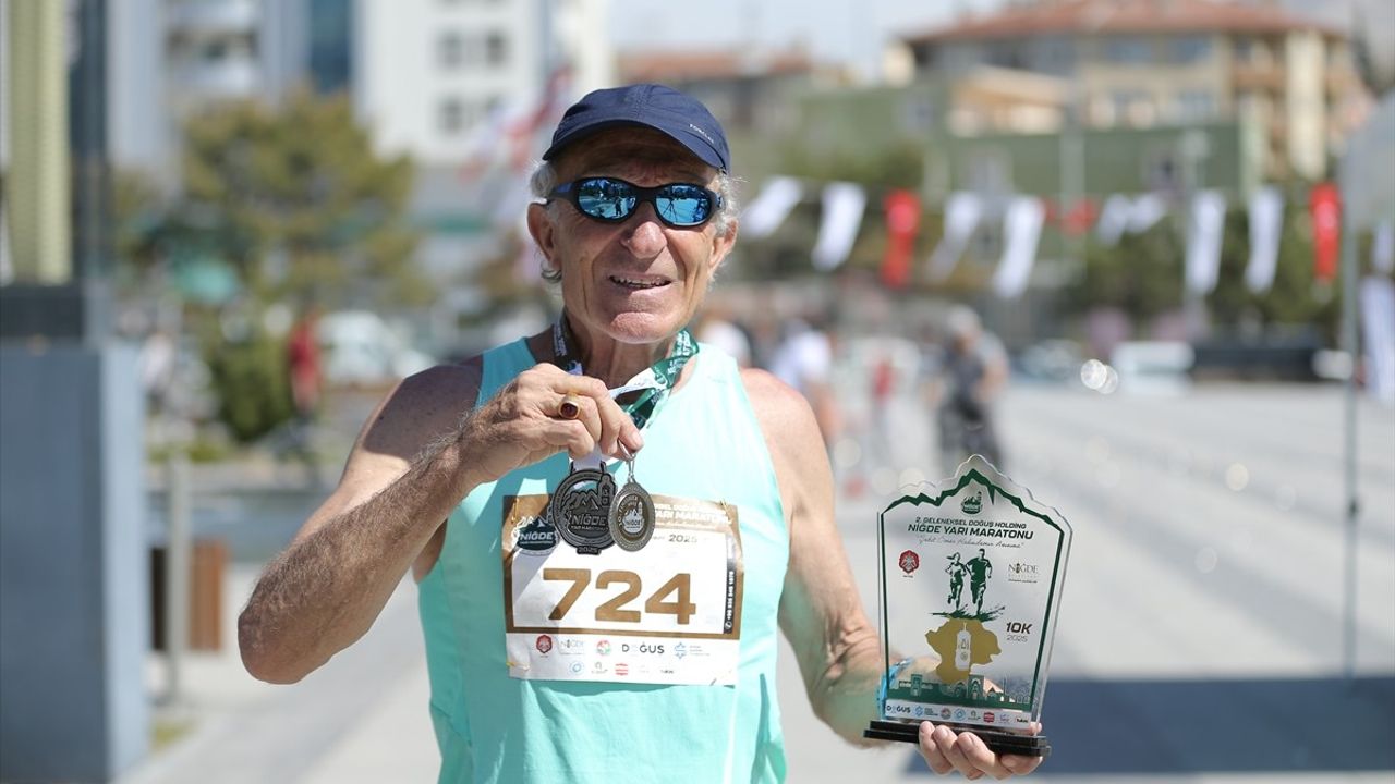 Atletizm tutkusuyla 108 madalya kazanan 67 yaşındaki Necati Kukul