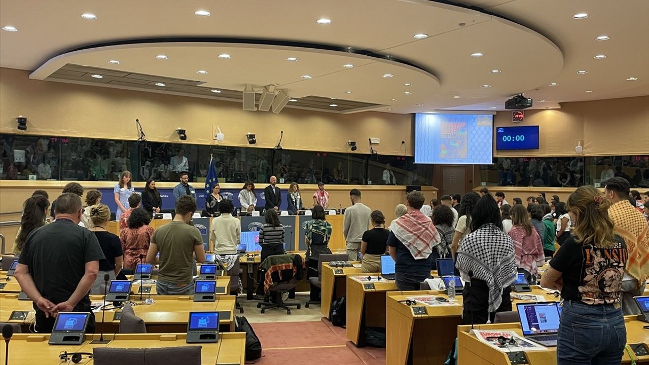 Avrupa'da Filistin'e Destek Gösterimi: Öğrenciler AP'de Bir Araya Geldi