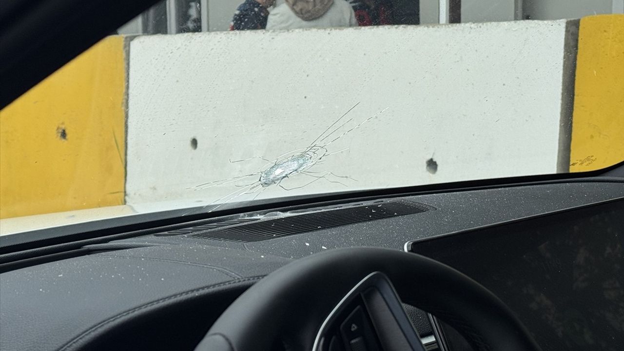 Aydın'da Ateş Açılan Sürücü Jandarmaya Sığınmak Zorunda Kaldı