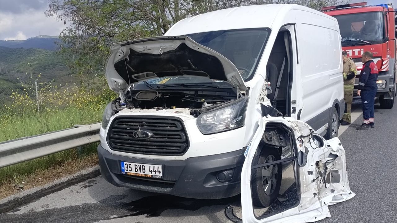 Aydın-İzmir Otoyolu'nda Tırın Panelvana Çarpması Sonucu Bir Kişi Hayatını Kaybetti