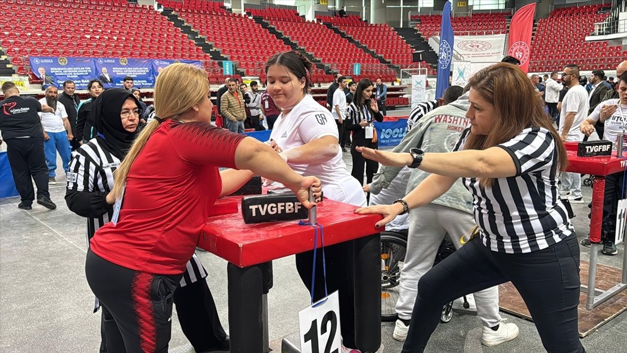 Aynur Bozdemir, Bilek Güreşinde 16. Türkiye Şampiyonluğunu Kazandı