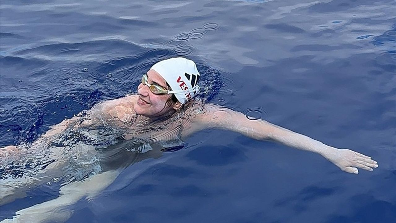 Aysu Türkoğlu Kaiwi Kanalı'nı Başarıyla Geçti