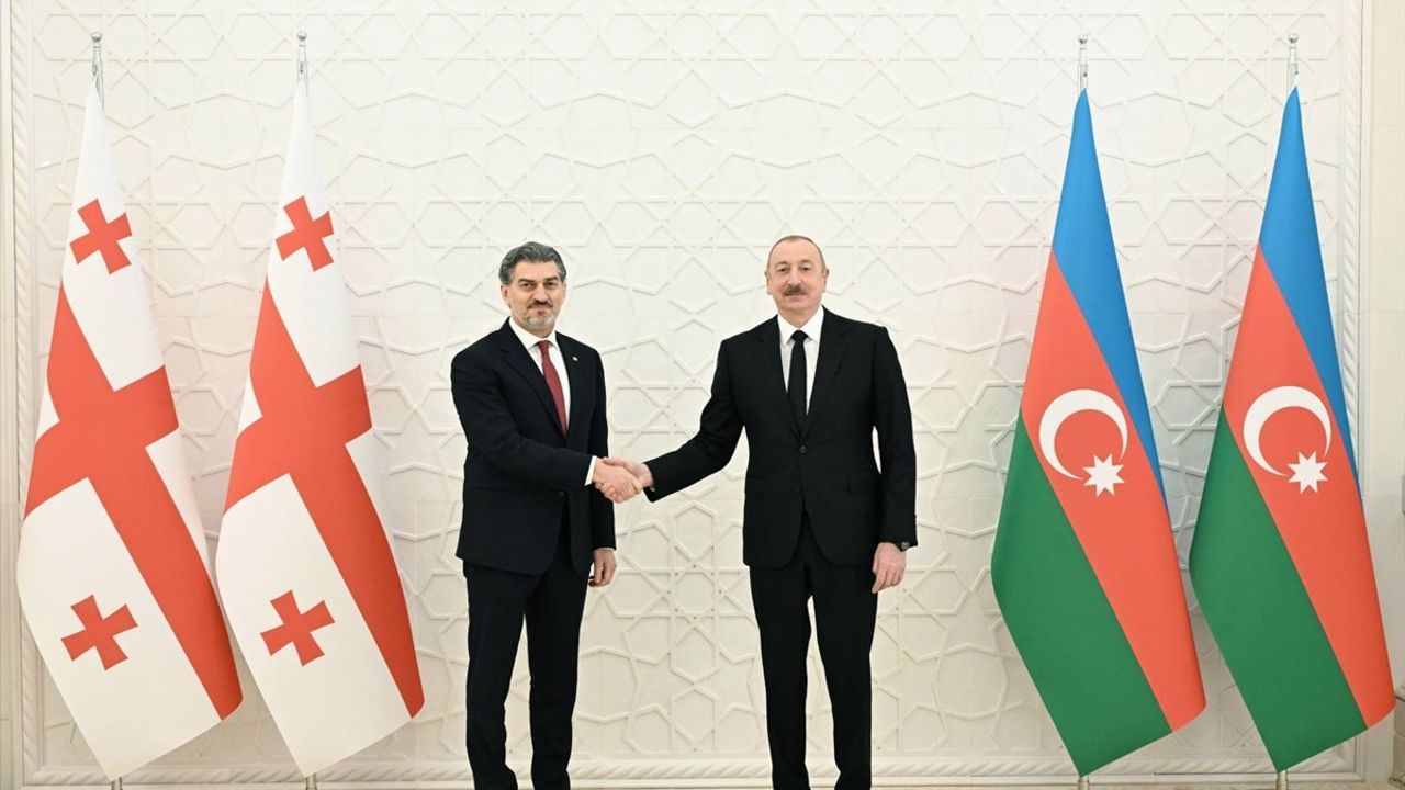 Azerbaycan Cumhurbaşkanı Aliyev, Gürcü Mevkidaşı Kavelaşvili ile Görüştü