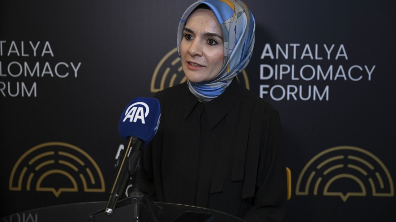 Bakan Göktaş, Antalya Diplomasi Forumu'nda Türkiye'nin Sosyal Politikalarını Tanıttı