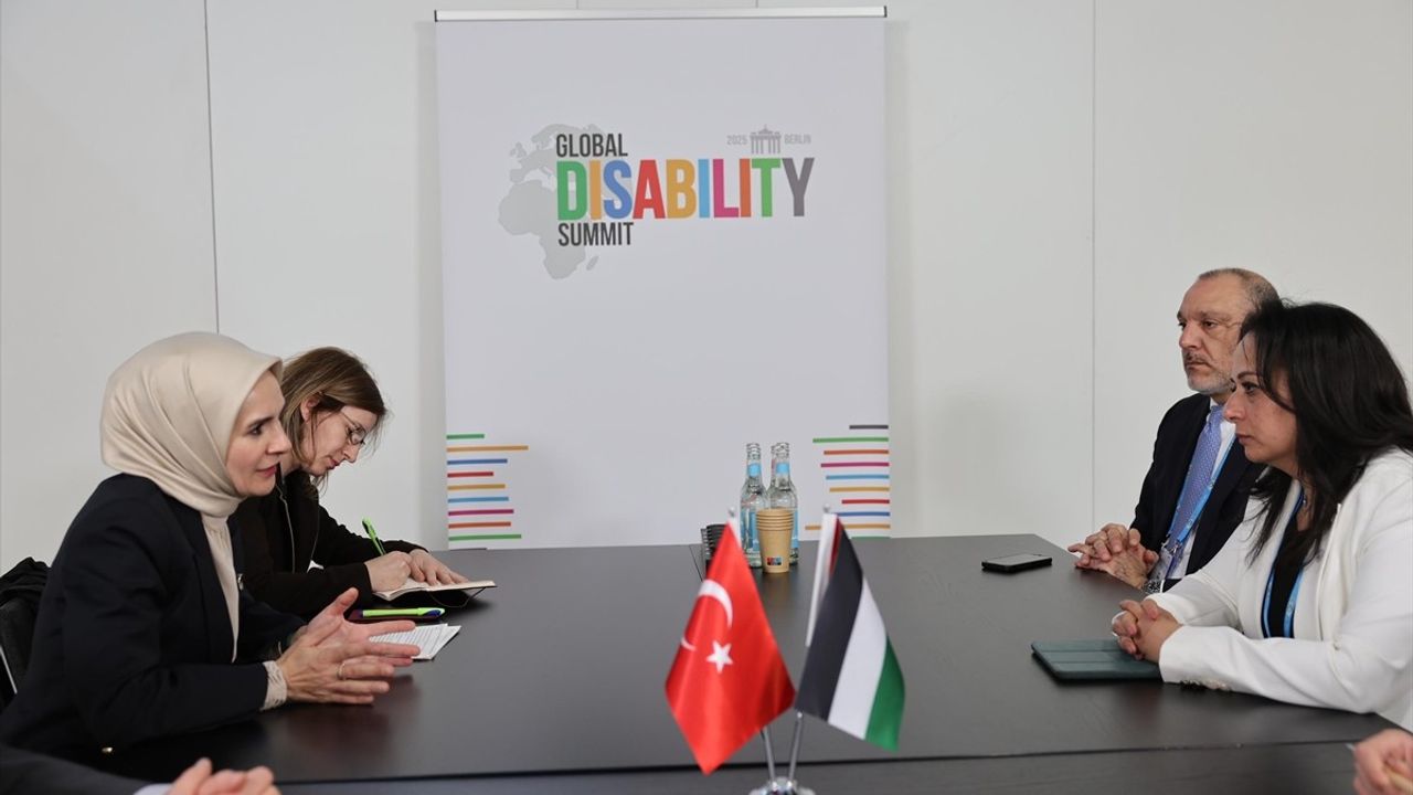Bakan Göktaş, Berlin'de Uluslararası İkili Görüşmeler Gerçekleştirdi