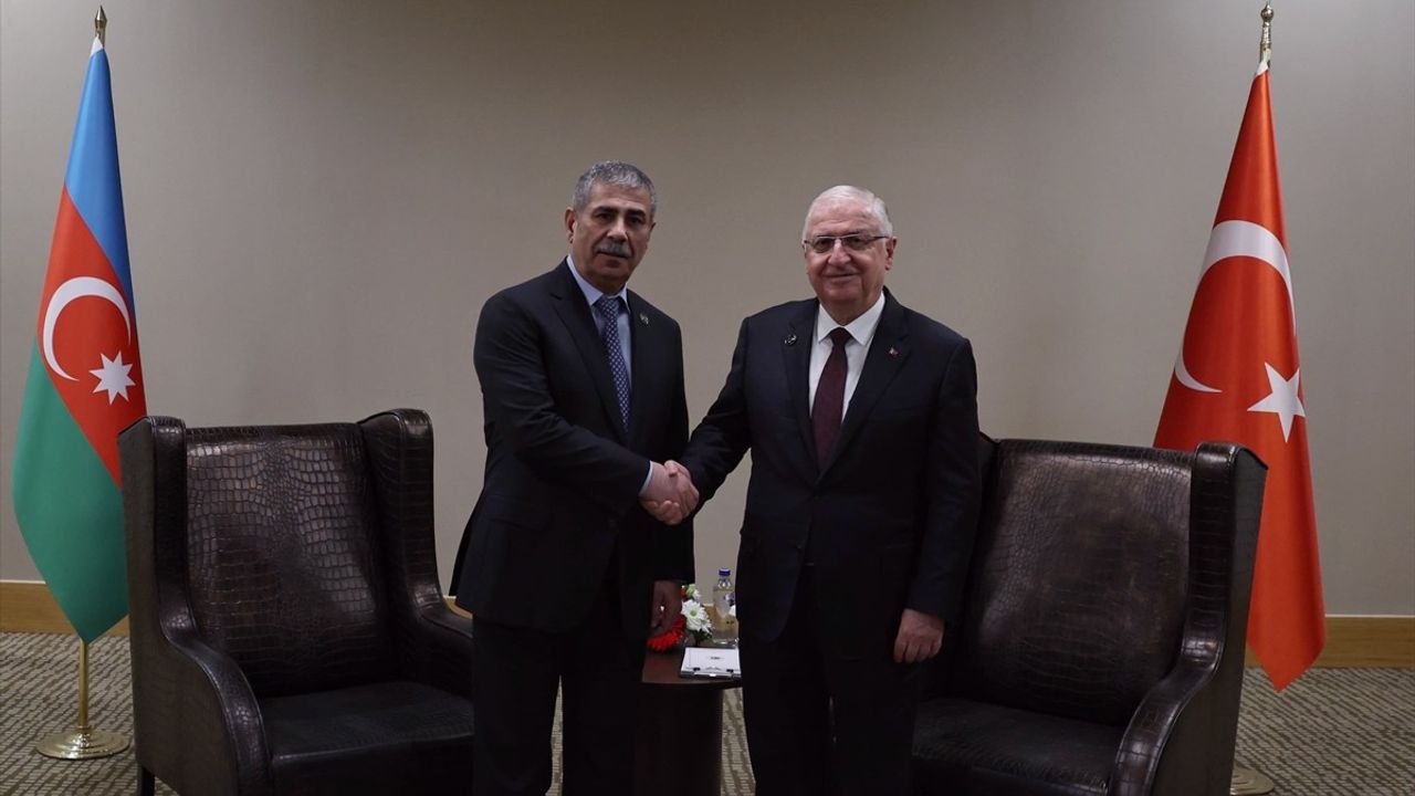 Bakan Güler, Azerbaycanlı Mevkidaşı Hasanov ile Antalya Diplomasi Forumu'nda Görüştü