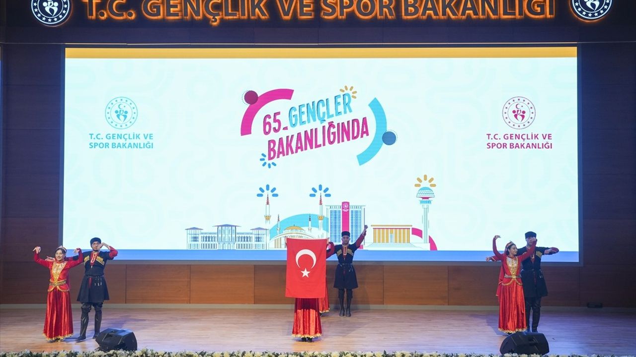 Bakan Osman Aşkın Bak, Gençlerle Buluştu ve Değerlerini Vurguladı