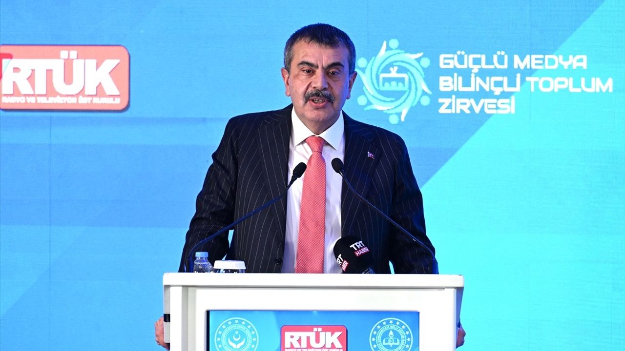 Bakan Tekin: Medya Çocuklarımız İçin Zehirli İçerikler Üretiyor
