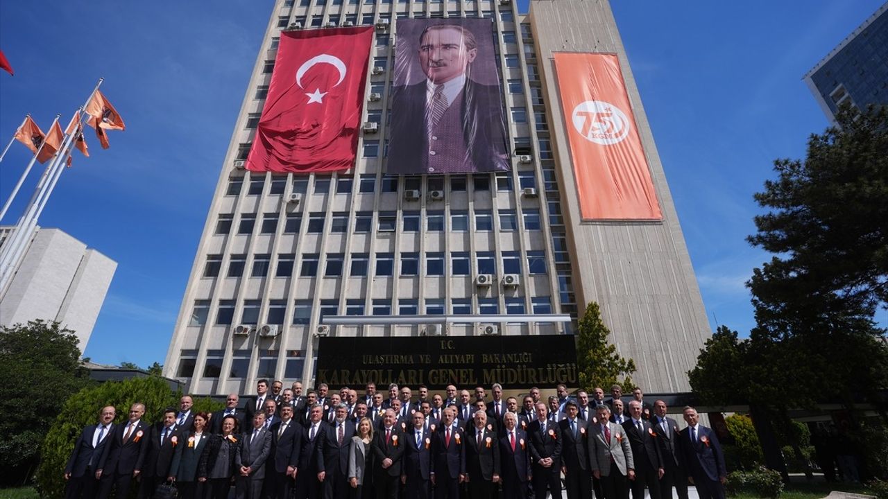 Bakan Uraloğlu: İstanbul'daki Depremi Altyapı Hasarsız Atlattı