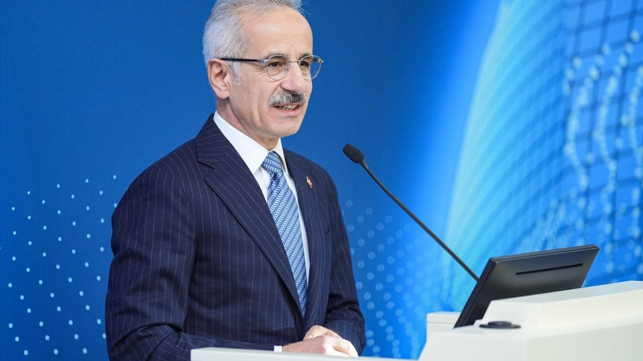 Bakan Uraloğlu, OECD Yükselen Pazarlar Forumu'nda Kalkınma Yolu Projesi'ni Tanıttı