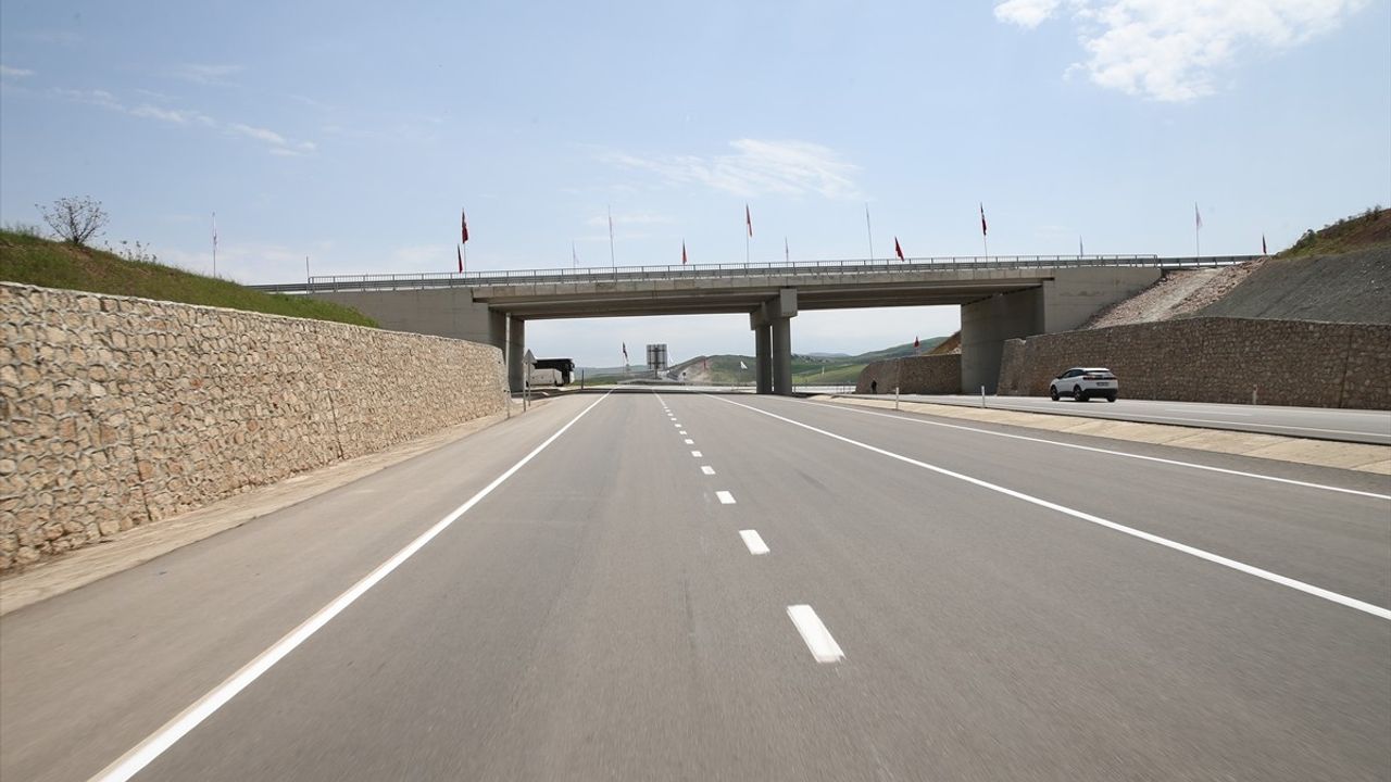 Bakan Uraloğlu, Siirt-Kurtalan Yolu ve Havaalanı Bağlantı Yolu'nun Açılışında Açıklamalarda Bulundu