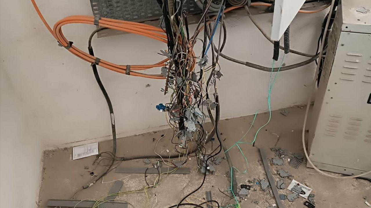 Bakır Kablo Hırsızlığına 8 Yıl 4 Ay Hapis Cezası