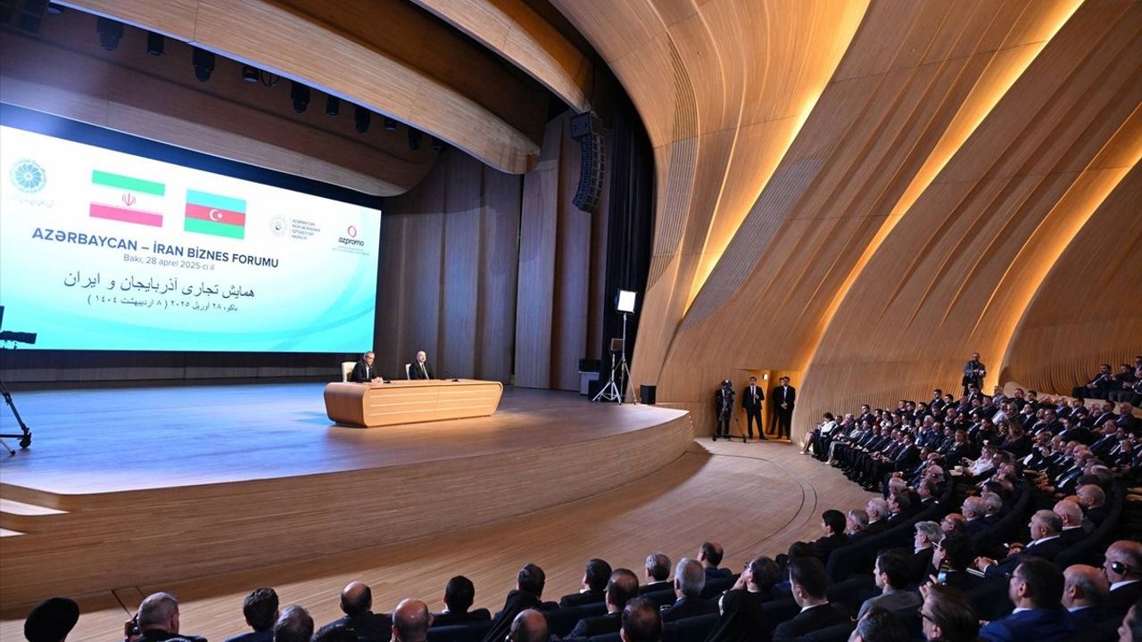 Bakü'de Azerbaycan-İran İş Forumu: Aliyev ve Pezeşkiyan İşbirliği Vurgusu Yaptı