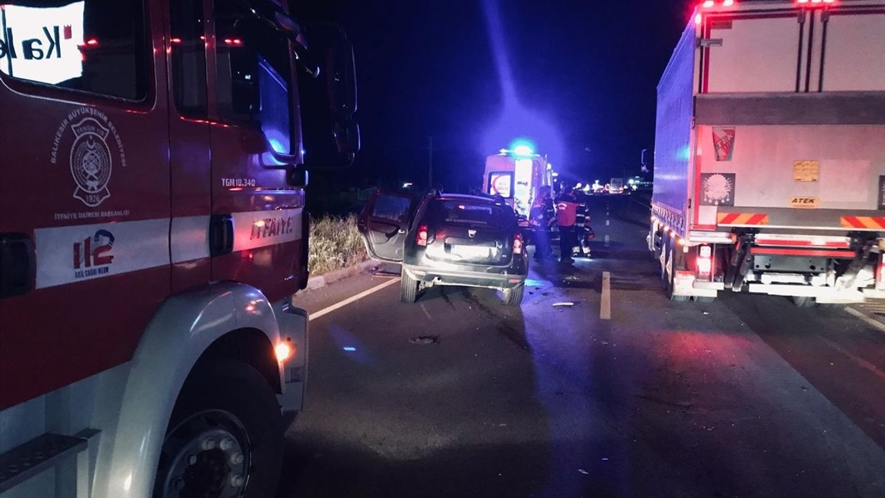 Balıkesir'de Trafik Kazası: 1 Ölü, 2 Yaralı