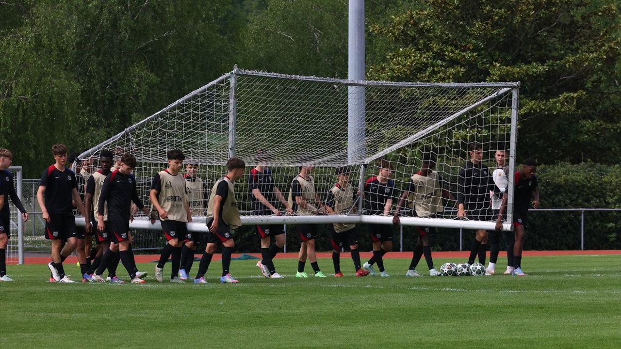 Barcelona, UEFA Gençlik Ligi Finali Öncesi Trabzonspor ile Karşılaşmaya Hazır