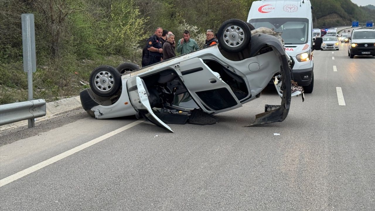 Bartın'da 2 Otomobilin Çarpışması Sonucu 11 Kişi Yaralandı