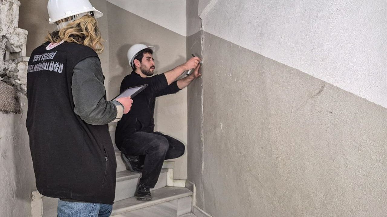 Başakşehir'de Deprem Sonrası Hasar Tespit Çalışmaları Başladı