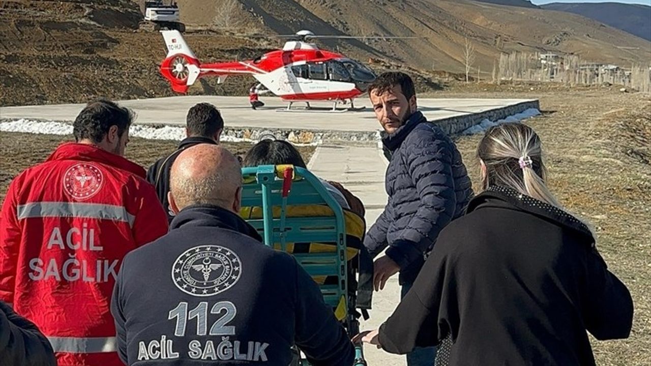 Başkale'de Hamile Kadın Ambulans Helikopterle Hastaneye Sevk Edildi