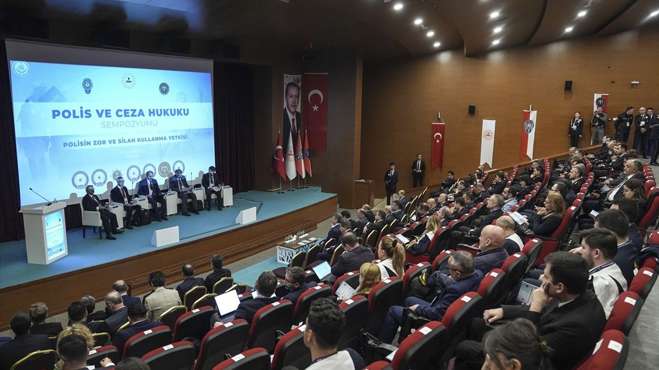 Başkentte 'Polis ve Ceza Hukuku Sempozyumu' Düzenlendi