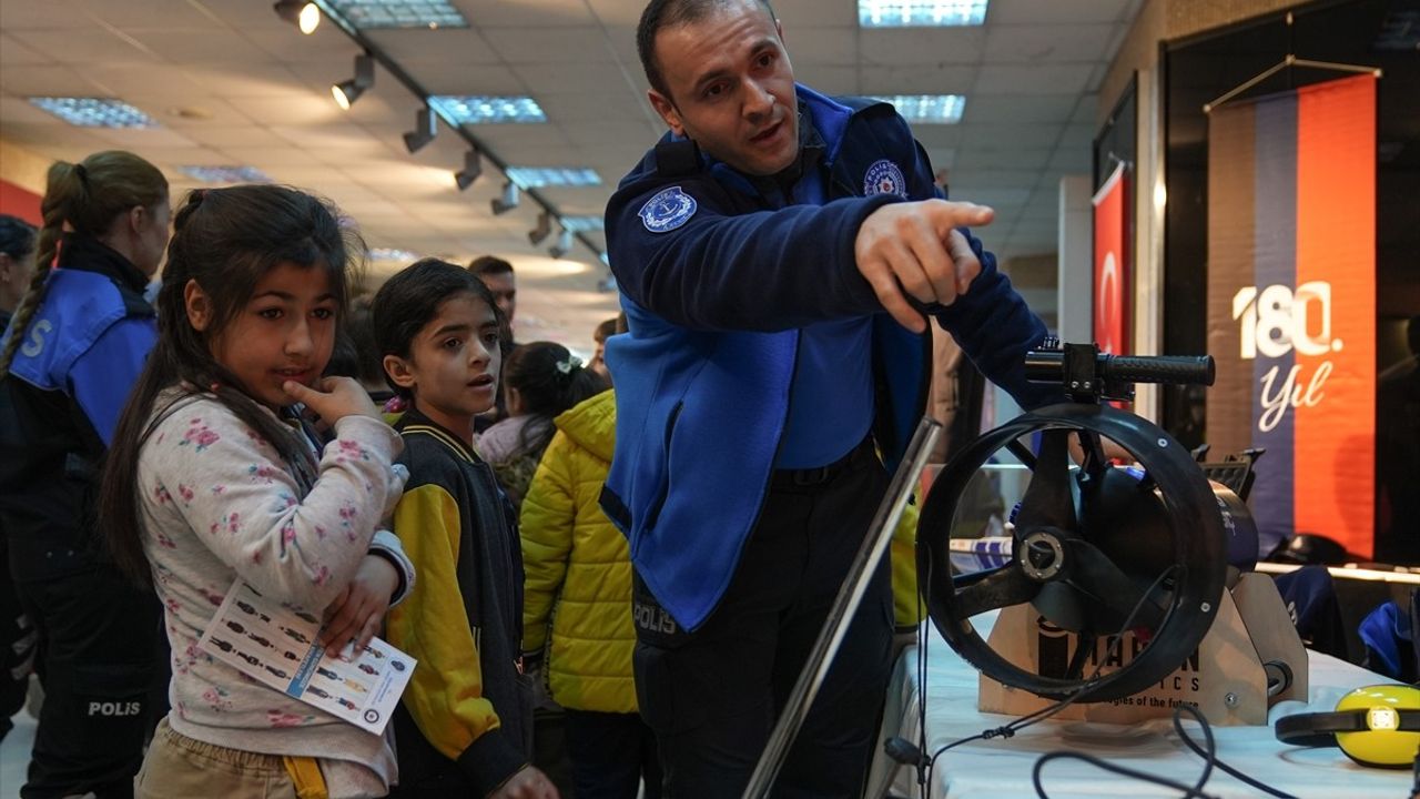 Başkentte 'Tarihi Polis Kıyafetleri Sergisi' Ziyarete Açıldı