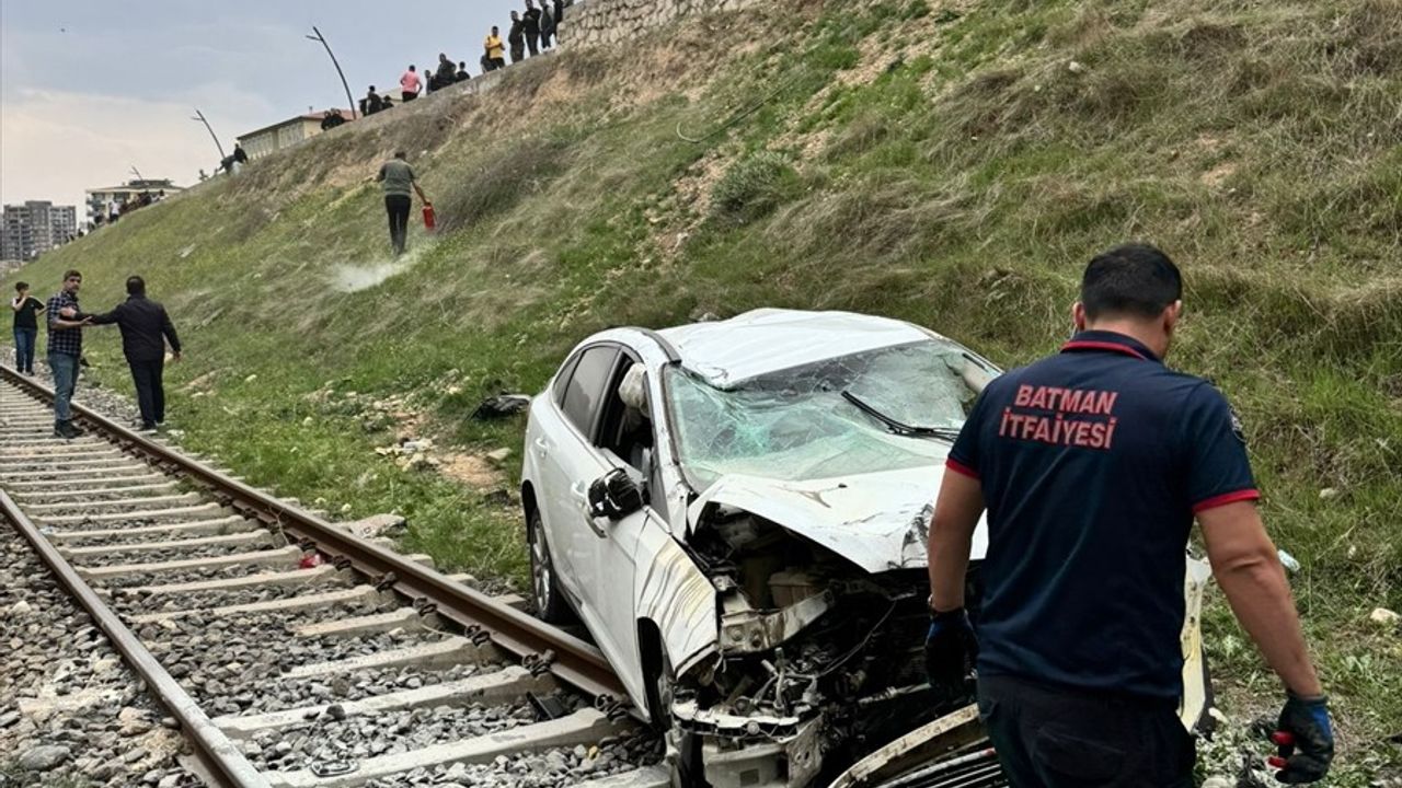 Batman'da Köprüden Düşen Otomobilde 3 Kişi Yaralandı